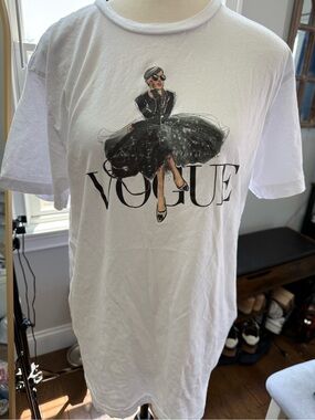 Vogue tee Size large